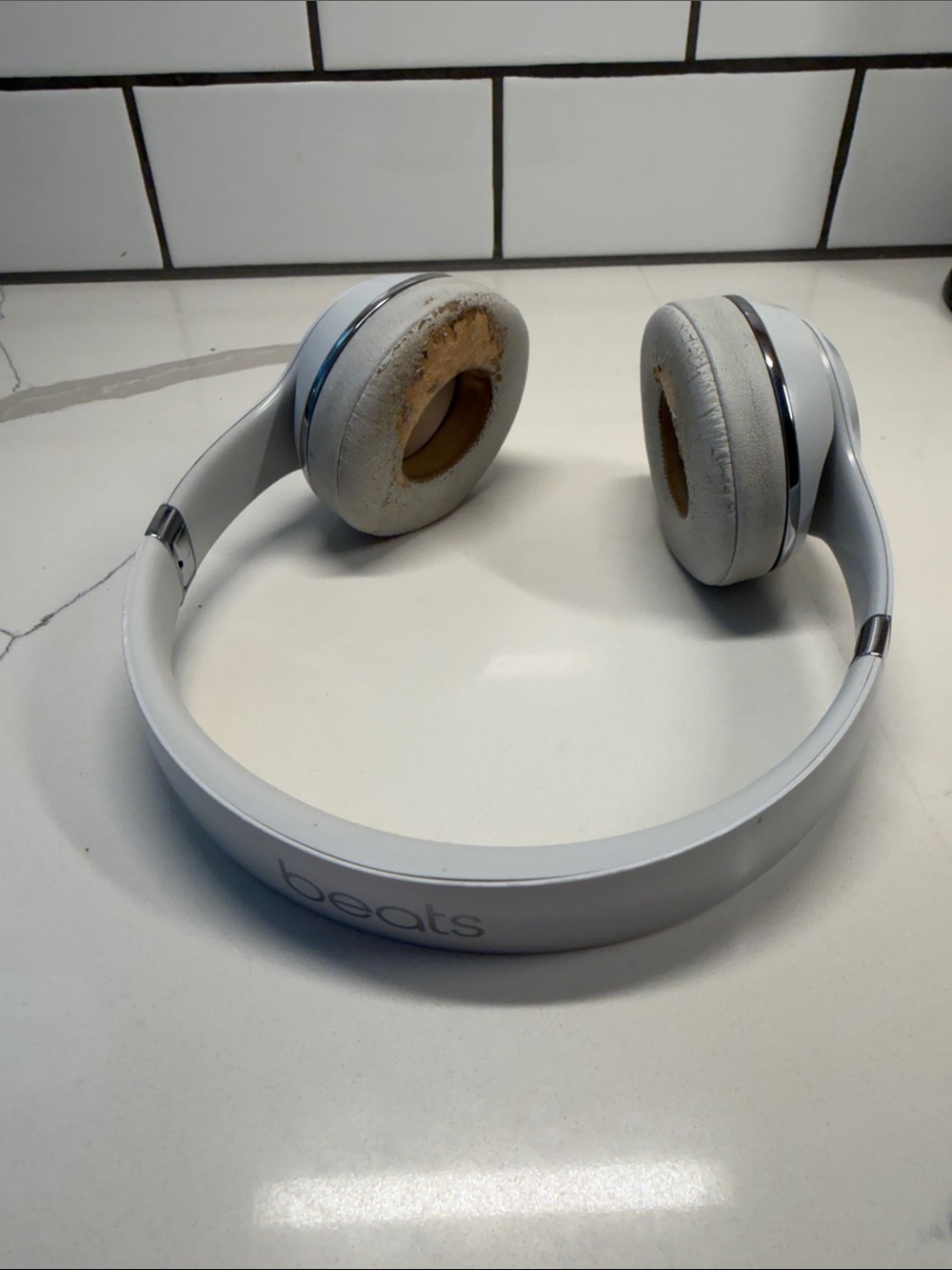 White Beats Solo 3 -Headphones